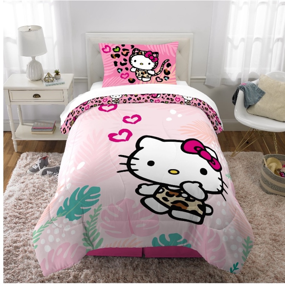 Hello Kitty 2 piece set reversible comforter TWIN/FULL new